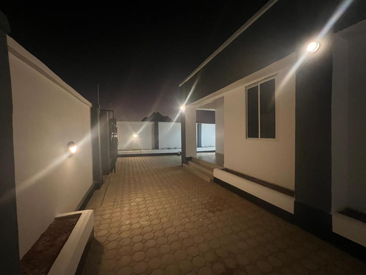 Good Homes Apartment 2 Додома Екстериор снимка